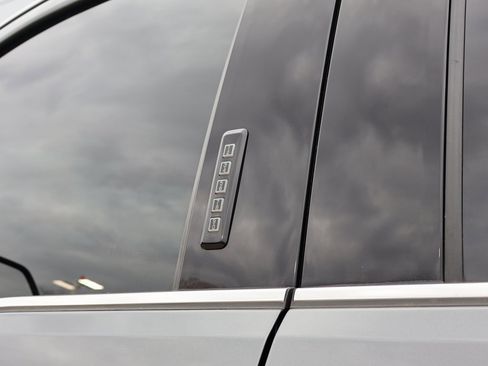 Used 2023 Ford F250 Platinum w/ FX4 Off-Road Package image 11