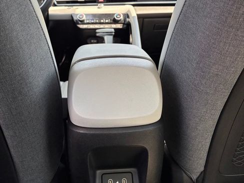 Used 2024 Hyundai Elantra Limited FWD image 15