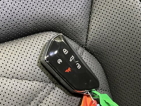 Used 2025 Volkswagen Atlas Cross Sport SE w/ Panoramic Sunroof Package image 27