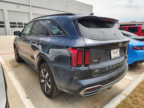 Used 2021 Kia Sorento EX w/ Panoramic Sunroof Package AWD/4WD image 3