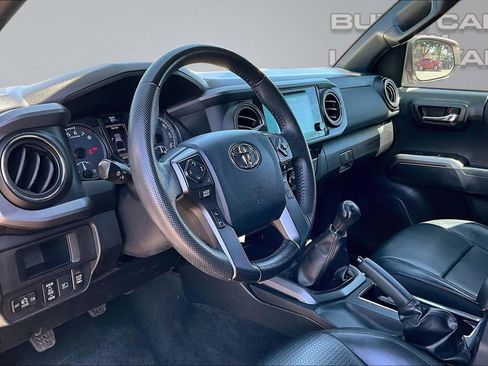 Used 2019 Toyota Tacoma TRD Off-Road w/ TRD Premium Off Road Package AWD/4WD image 13