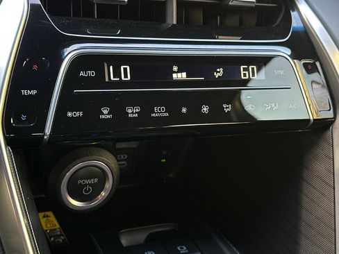 Used 2023 Toyota Venza Limited image 17