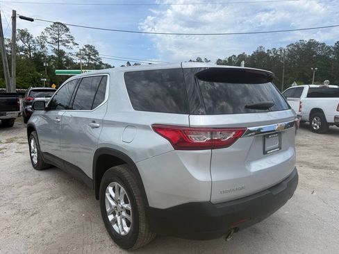 Used 2021 Chevrolet Traverse LS FWD image 5