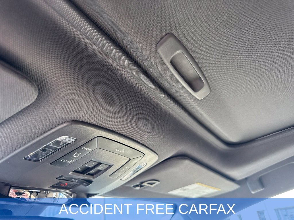 Used 2023 Toyota Sienna XLE FWD image 17