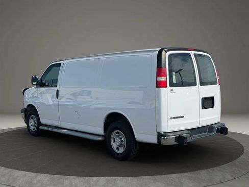 Used 2018 Chevrolet Express 2500 w/ Driver Convenience Package RWD image 4