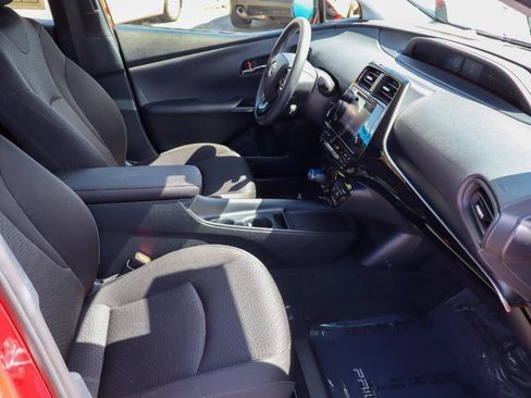Used 2019 Toyota Prius LE w/ Carpet Mat Package AWD/4WD image 12