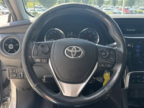 Used 2017 Toyota Corolla SE w/ Carpet Mat Package (TMS) FWD image 12