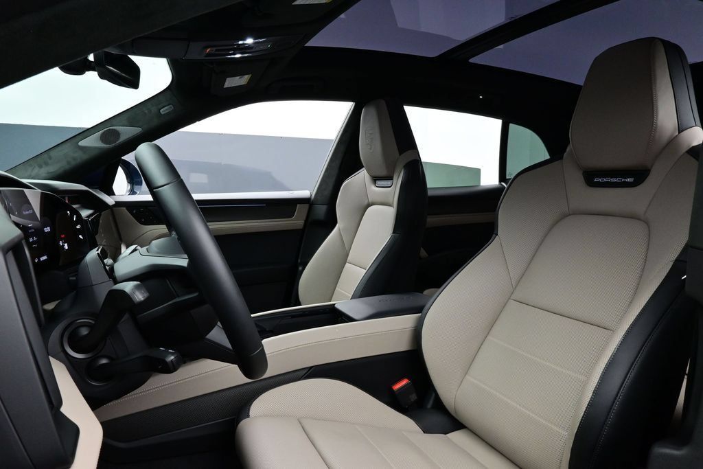 Certified 2026 Porsche Cayenne Turbo AWD/4WD image 5