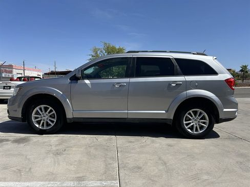 Used 2017 Dodge Journey SXT w/ Comfort/Convenience Group AWD/4WD image 3