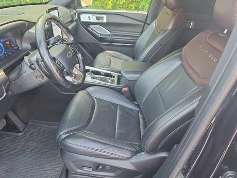 Used 2021 Ford Explorer Platinum w/ Equipment Group 601A AWD/4WD image 17
