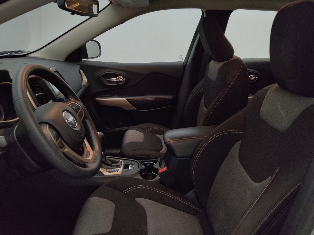 Used 2017 Jeep Cherokee Sport FWD image 17