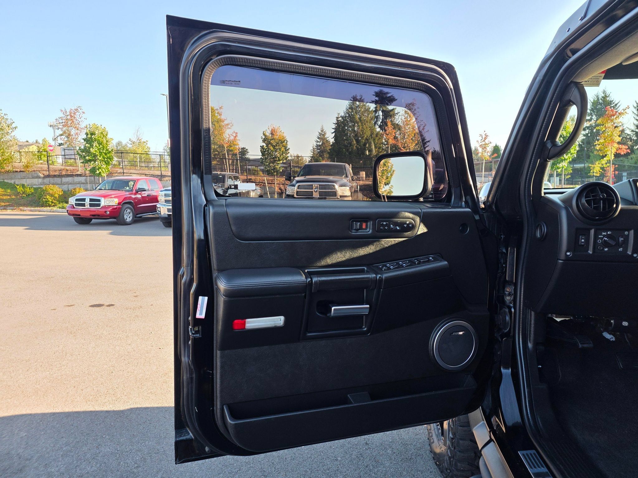 Used 2005 HUMMER H2 SUT w/ Preferred Equipment Group AWD/4WD image 22