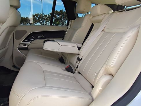 Used 2023 Land Rover Range Rover SE image 23