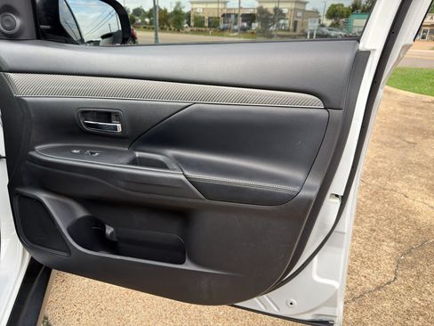 Used 2019 Mitsubishi Outlander ES AWD/4WD image 34