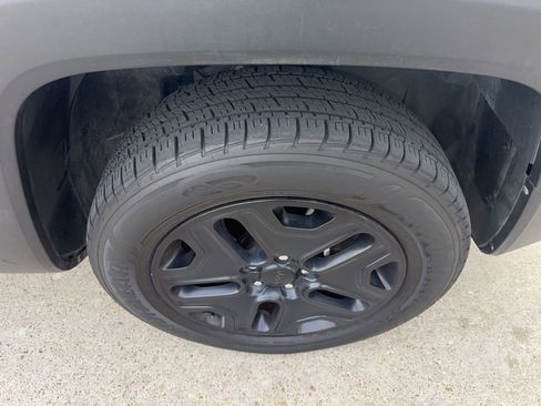 Used 2018 Jeep Renegade Trailhawk w/ Safety & Security Group image 5