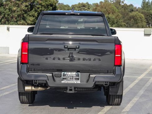 Used 2025 Toyota Tacoma TRD Sport AWD/4WD image 5
