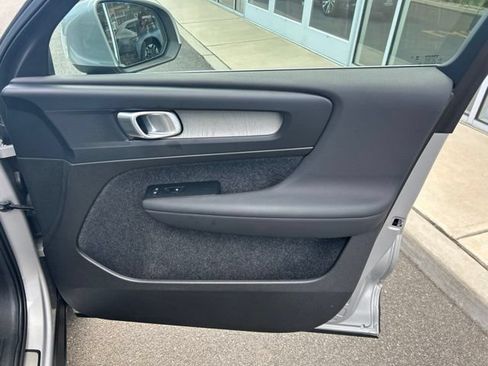 Used 2025 Volvo XC40 B5 Plus AWD/4WD image 14