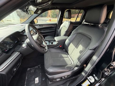 New 2026 Jeep Grand Cherokee Altitude AWD/4WD image 15
