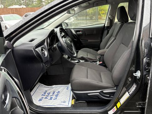 Used 2018 Toyota Corolla iM image 10