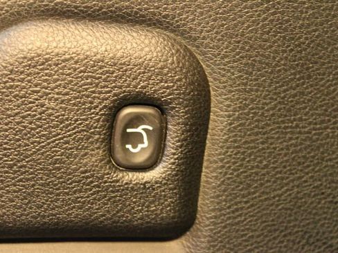 Used 2017 Jeep Grand Cherokee Overland image 18