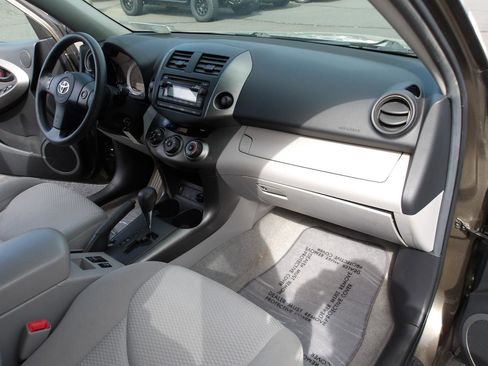 Used 2012 Toyota RAV4 LE w/ Upgrade Value Pkg AWD/4WD image 13