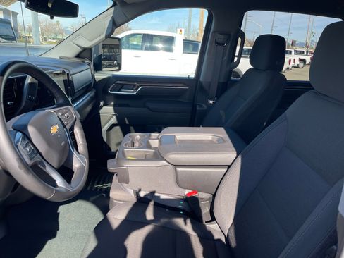Used 2025 Chevrolet Silverado 2500 LT w/ Convenience Package image 12