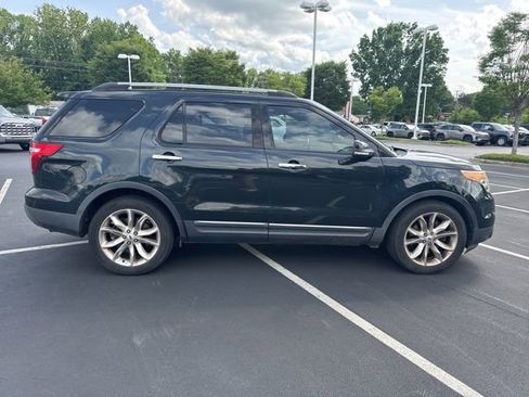 Used 2015 Ford Explorer XLT w/ Equipment Group 202A FWD image 2