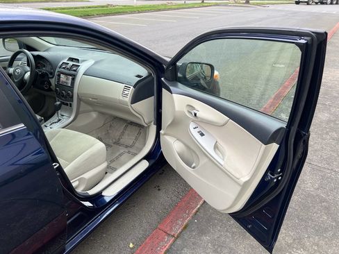 Used 2013 Toyota Corolla LE FWD image 9