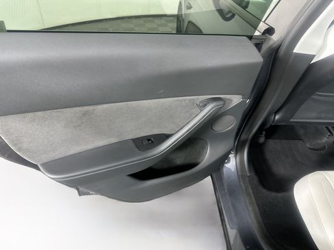 Used 2023 Tesla Model Y AWD image 26