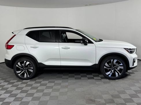 New 2026 Volvo XC40 B5 Ultra w/ Protection Package Premier AWD/4WD image 4