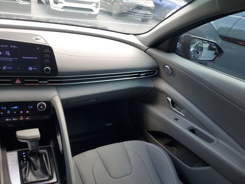 Used 2023 Hyundai Elantra SEL FWD image 14