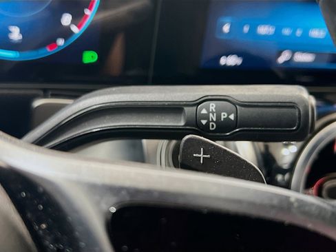 Used 2023 Mercedes-Benz GLB 250 GLB 250 w/ Premium Package image 12