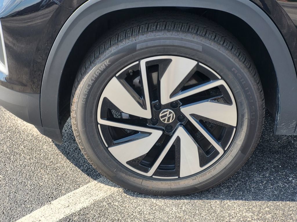 Used 2025 Volkswagen Atlas SE FWD image 9