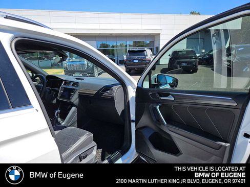 Used 2022 Volkswagen Tiguan SEL R-Line AWD/4WD image 10
