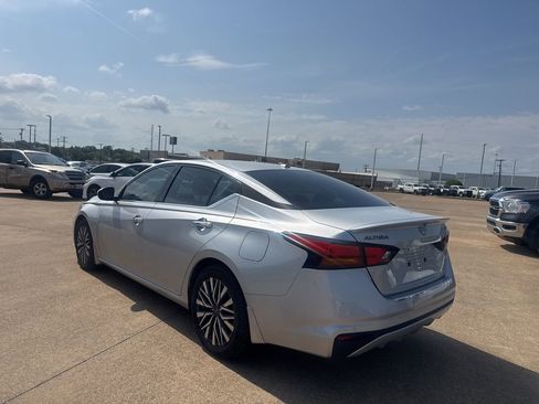 Used 2023 Nissan Altima 2.5 SV image 12