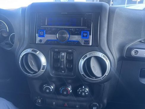 Used 2016 Jeep Wrangler Unlimited Sahara image 9