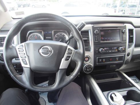 Used 2019 Nissan Titan PRO-4X AWD/4WD image 15