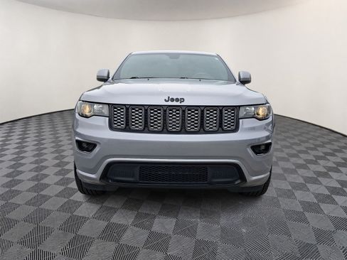 Used 2018 Jeep Grand Cherokee Altitude AWD/4WD image 2