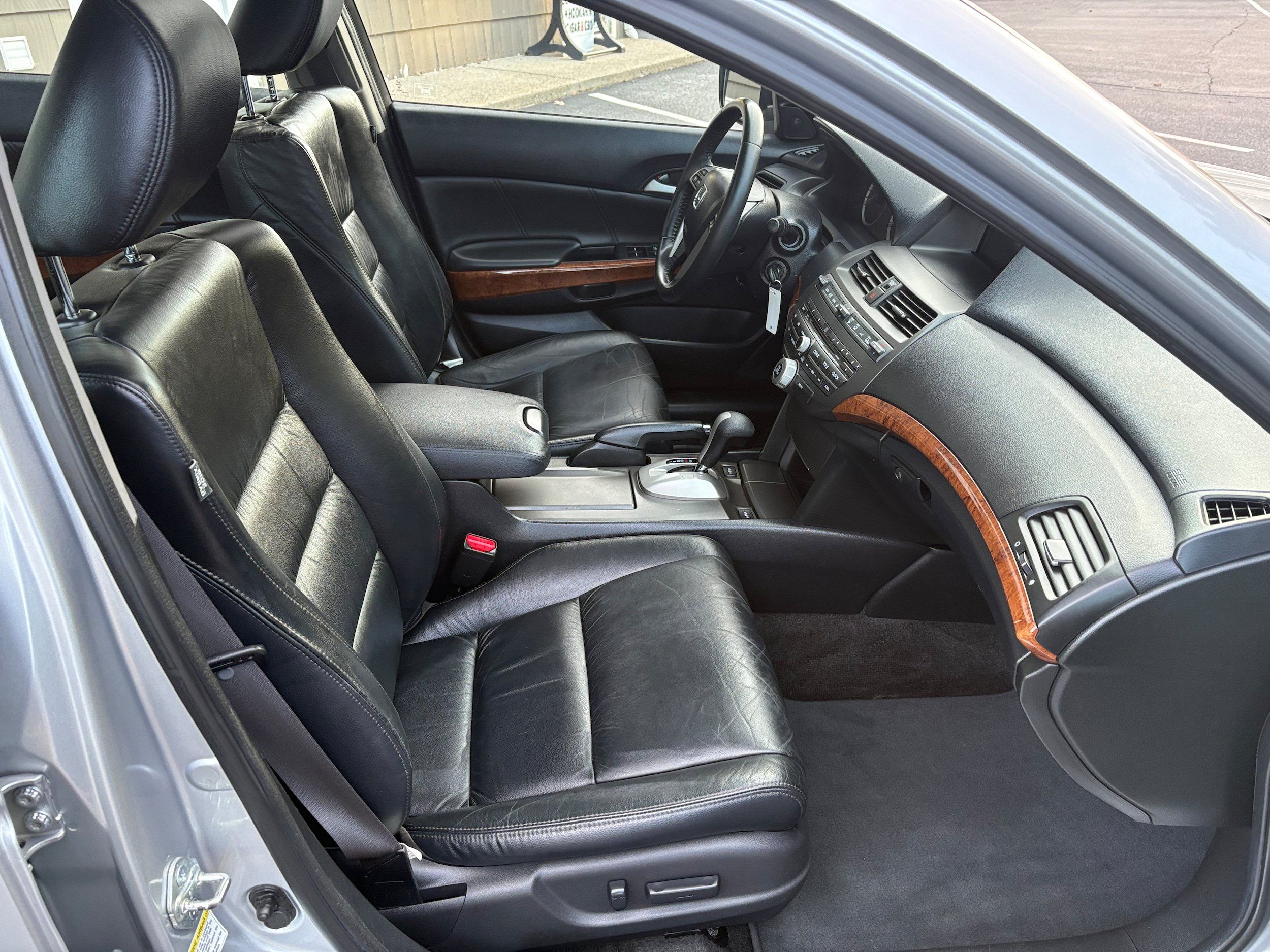 Used 2011 Honda Accord EX-L image 35