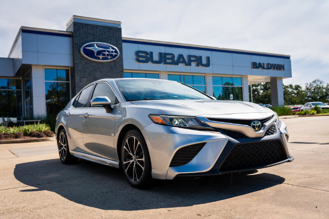 Used 2018 Toyota Camry SE w/ Audio Package FWD image 1