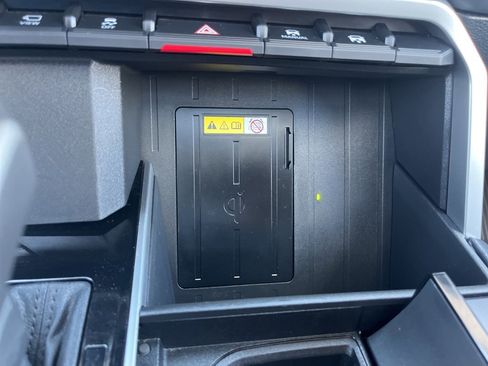 Used 2022 Toyota Tundra Platinum image 19