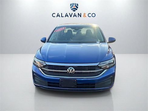Used 2024 Volkswagen Jetta SE image 2