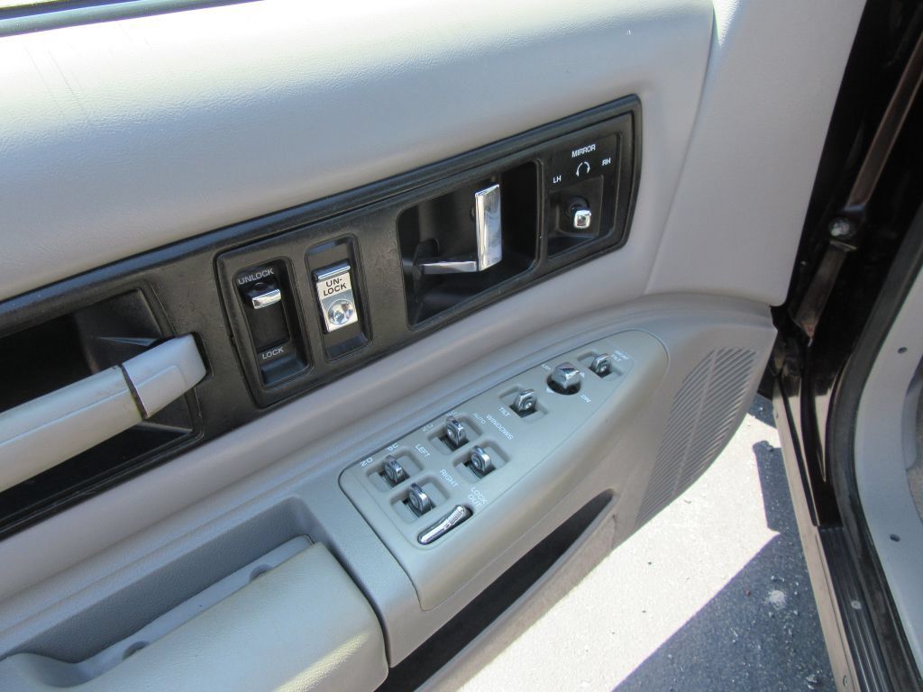 Used 1995 Chevrolet Caprice SS RWD image 12