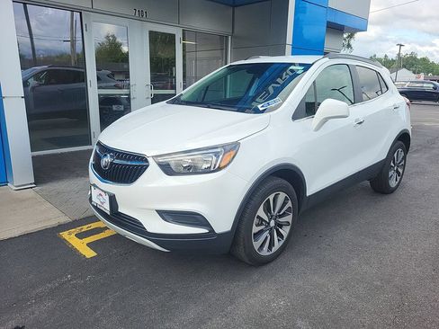 Certified 2022 Buick Encore Preferred AWD/4WD image 1