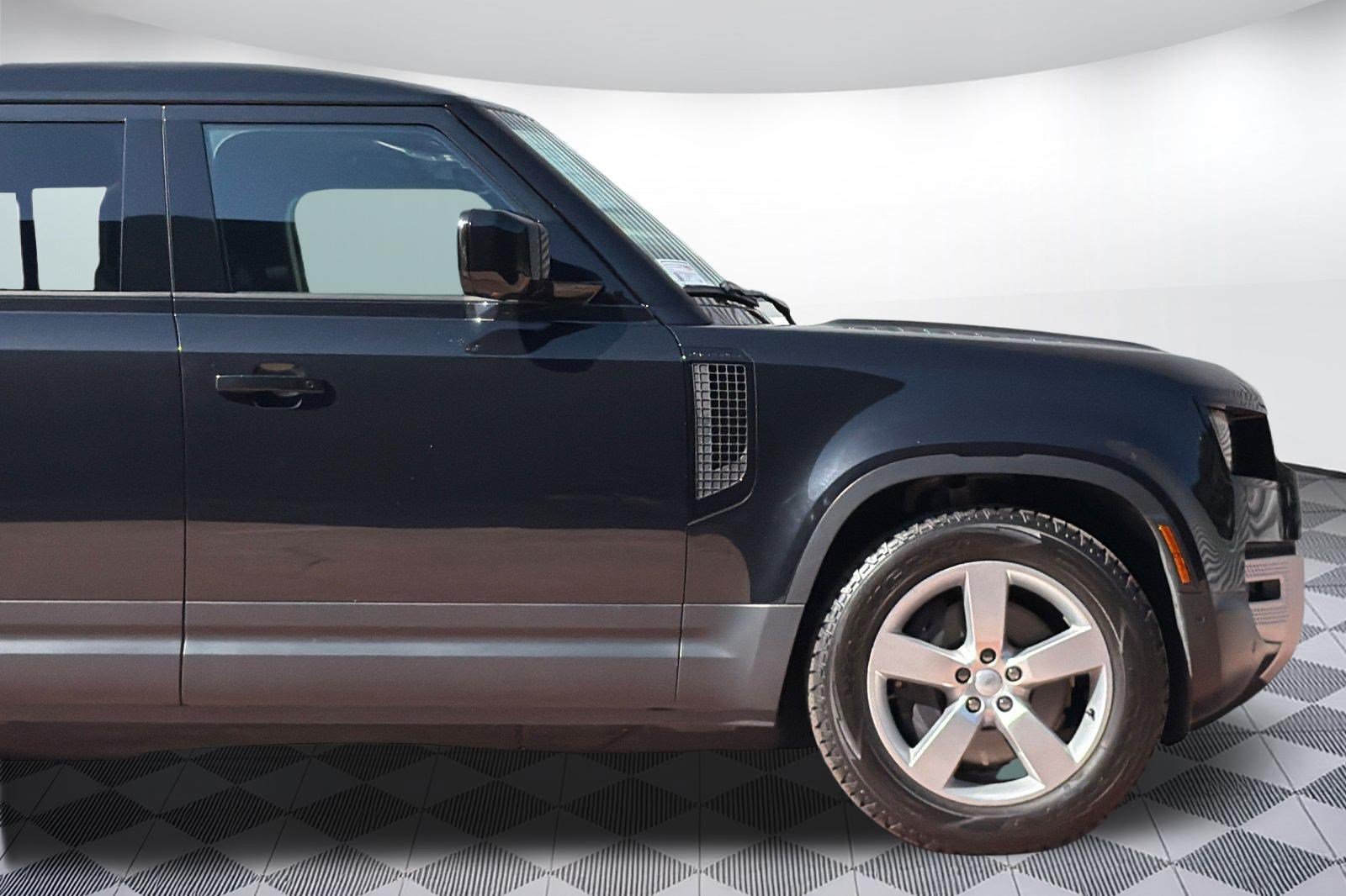 Used 2024 Land Rover Defender 110 SE AWD/4WD image 35