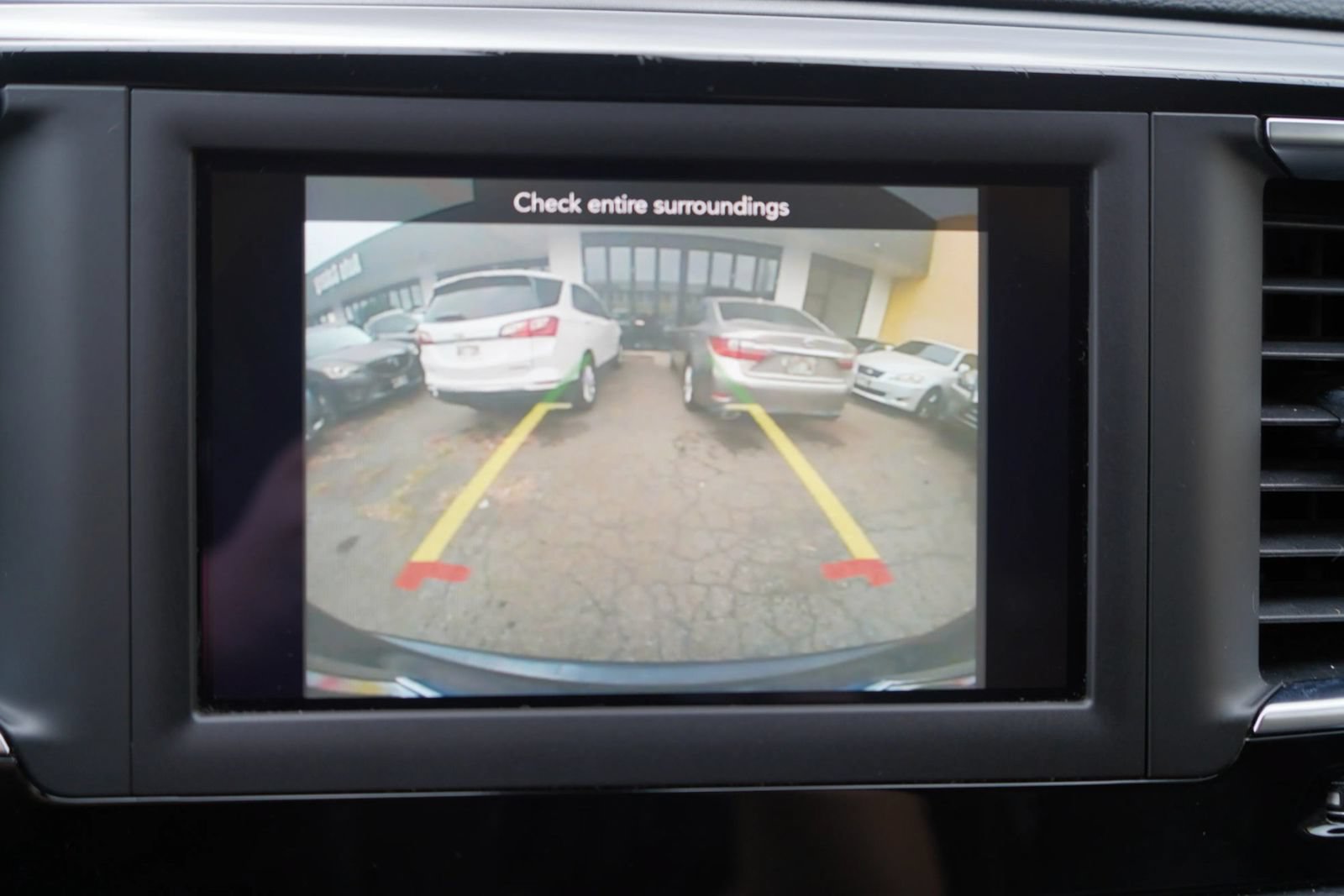 Used 2020 Chrysler Pacifica Touring-L FWD image 26
