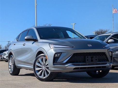 Certified 2024 Buick Envista Avenir image 2