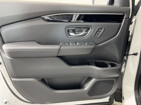 New 2025 Honda Pilot Touring image 11