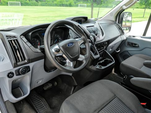 Used 2018 Ford Transit 350 XLT RWD image 3
