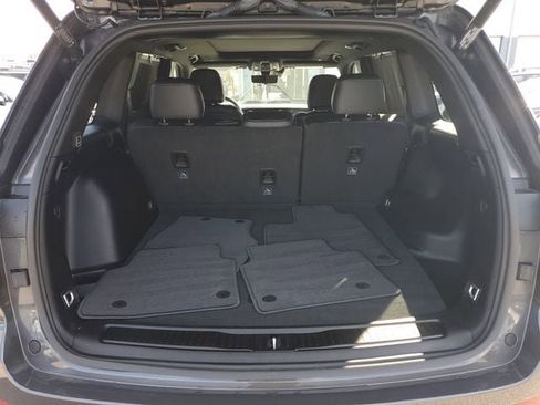 Certified 2025 Jeep Grand Cherokee Limited w/ Luxury Tech Group II image 12